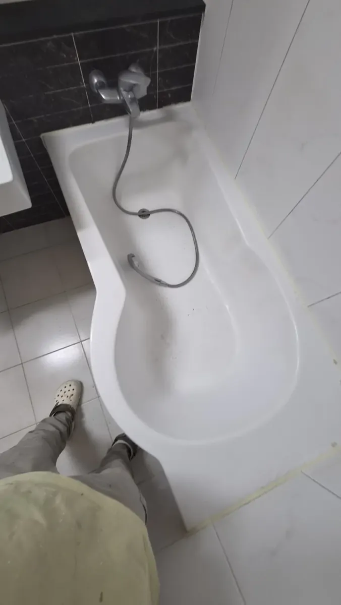 욕조 재도장 — 작업 전 욕조 전체