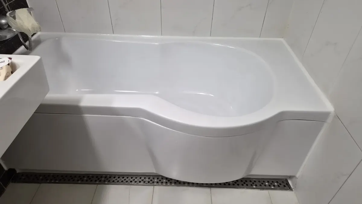 욕조 재도장 — 고르게 마감된 욕조